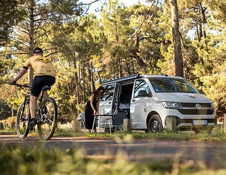 Location de Camping-car VW Avec Auvent Sur La Porte Latérale